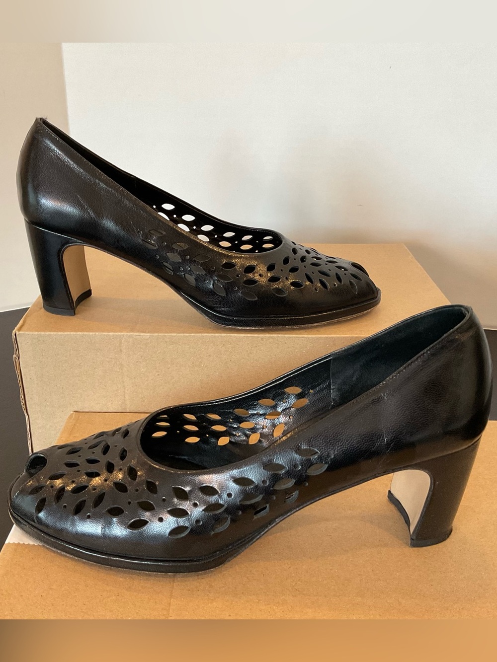 Sesto Meucci Black Leather Peep-Toe Block Heels with Cutout Detail Size 8.5
